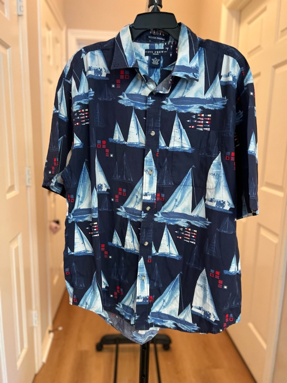 Ivy Crew Navy Sailboat Short-Sleeve Button-Down Shirt